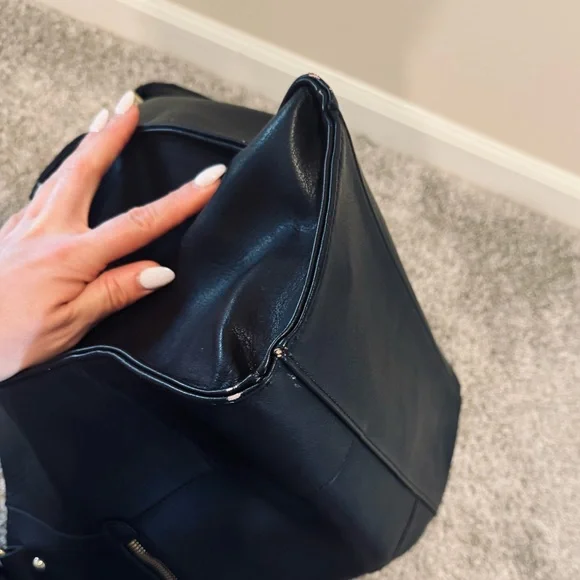 Black Leather Tote Bag - Picture 10 of 12